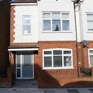 Stylish 4 Bedroom House In Holiday home